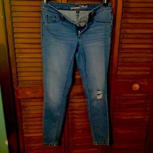 Universal thread mid rise jeggins size 2